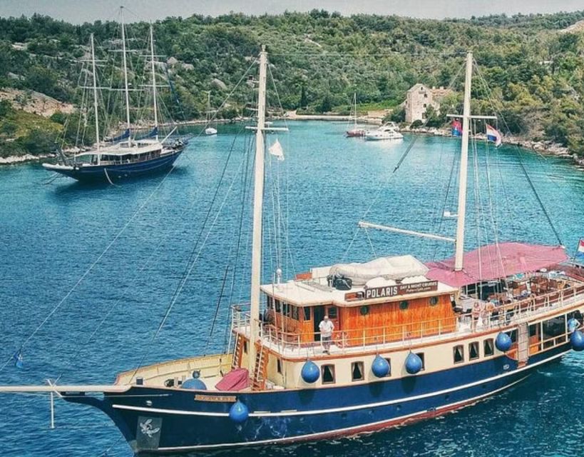 2-Hour Sunset Cruise Split - Crew, language, and how the experience runs