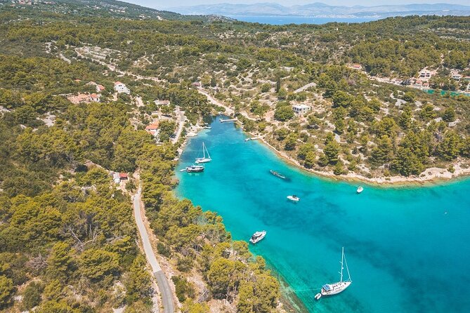 Adriatica Tour ( Blue Lagoon and Solta) from Trogir or Split - Stomorska Bay on Šolta: lunch time at traditional restaurants