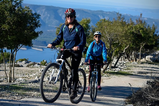 Biking Vidova - Skrip & museum of olive oil - Splitska - Postira - Lunch of Local Products: Olives, Cheese, and a Practical Midday Reset