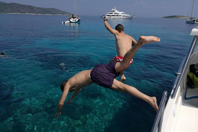 Blue Cave and Hvar island - five island tour from Split - Small-group sailing: what “15 people or fewer” really changes