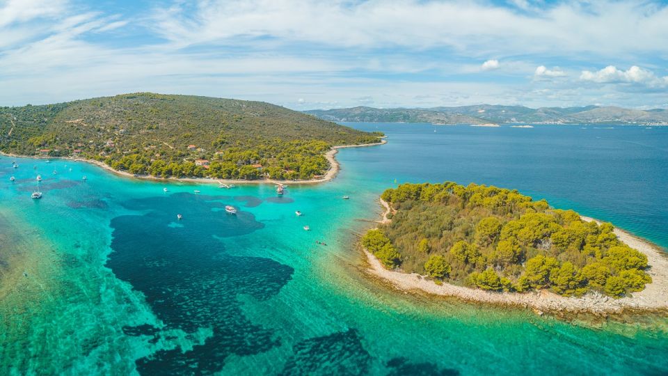 Blue Lagoon and hidden gems of island Šolta - Stomorska Bay lunch by the sea