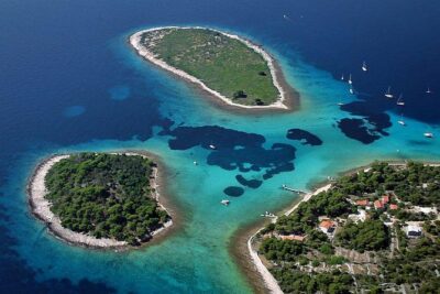 Blue Lagoon and Trogir town - half day speed boat tour - Kamerlengo Castle and Trogir: Your One-Hour UNESCO Stroll