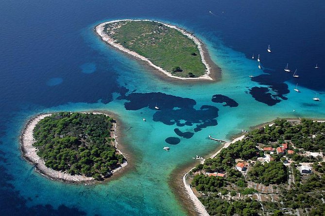 Blue Lagoon and Trogir town - half day speed boat tour - Kamerlengo Castle and Trogir: Your One-Hour UNESCO Stroll
