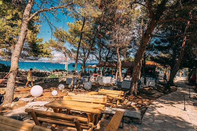 Blue Lagoon Private Tour from Trogir - LUNCH IN THE RESTAURANT INCLUDED - Alcohol expectations: welcome drink, then clarify what’s included