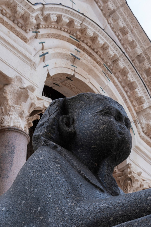 Essential Diocletian's Palace Tour for First-Time Visitors - Getting your bearings at Gregory of Nin and the Golden Gate