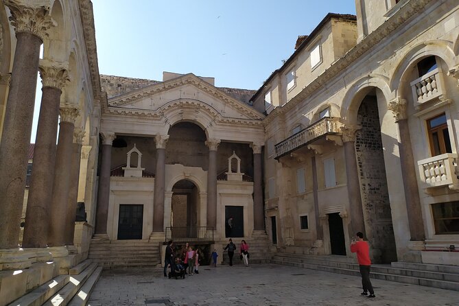 Experience Split With Local Professional Historian - Private - Jupiter’s Temple Outside: Roman Religion as Part of Daily Space