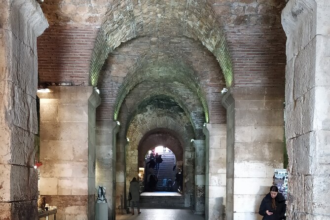 Experience Split With Local Professional Historian - Private - Vestibulum: The Palace Entrance to Private Space