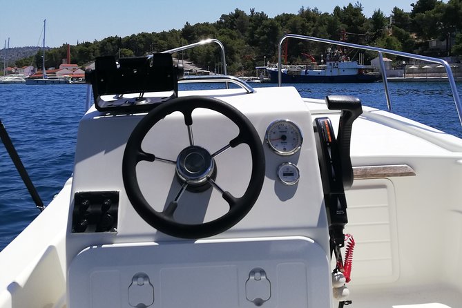 Explore the West coast of the island Brac by BETINA boat - Stop 1: Bobovisca na Moru for Bays Made for Snorkeling