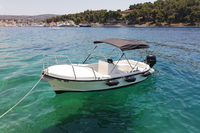Explore the West coast of the island Brac by BETINA boat - Stop 2: Sutivan for a Village Break and Easy Mooring Time