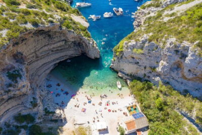 From Hvar: Blue cave group speedboat tour full day - Meeting point and what your day starts like