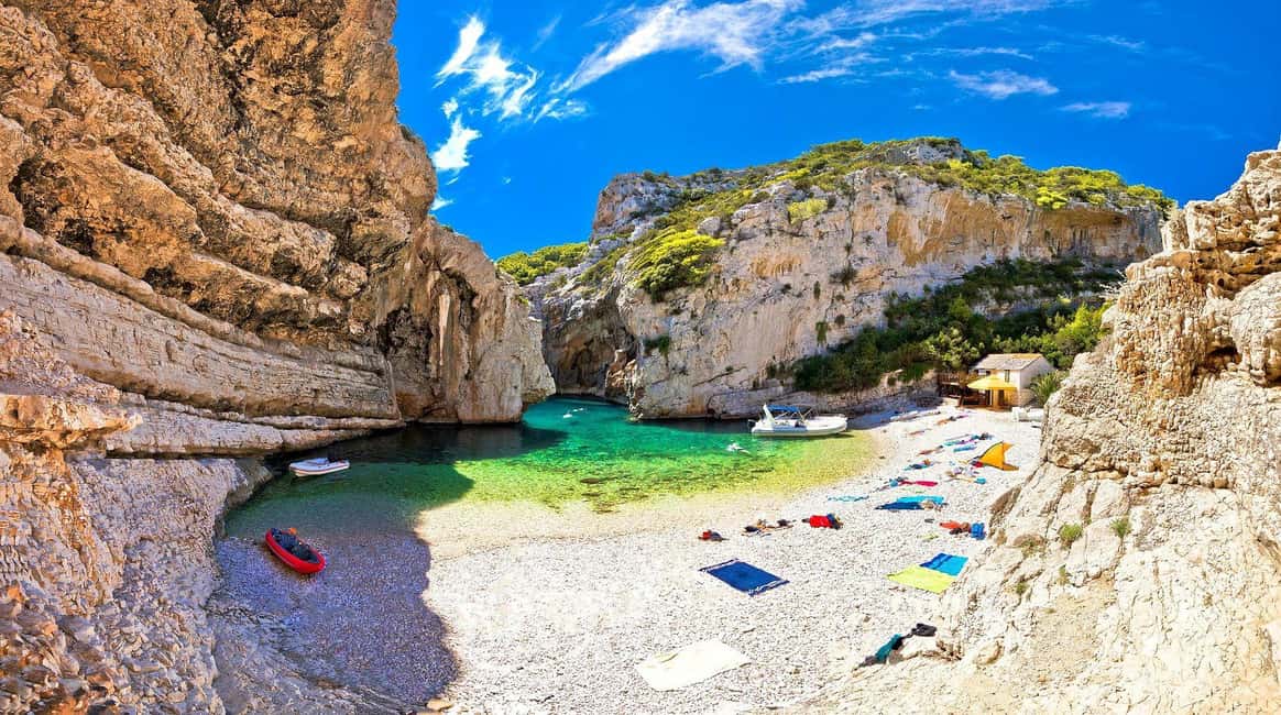 From Split: 5 Islands and Blue Cave Boat Tour - Pakleni Islands and lunchtime: plan to eat on your schedule
