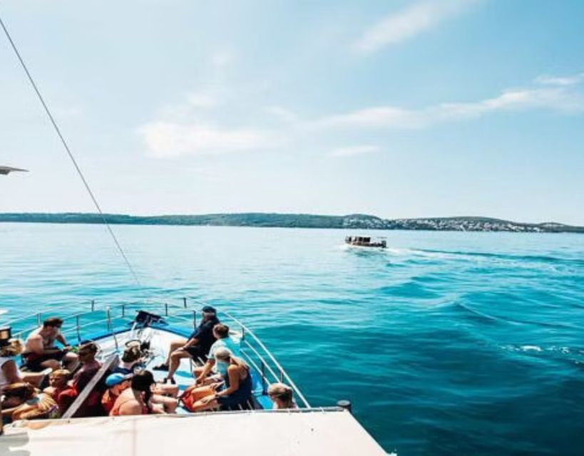 From Split: Islands & Blue Lagoon Cruise with Lunch & Drinks - Onboard vibe: drinks, WiFi, random seating, and the “captain decides” factor