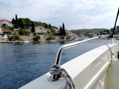 From Trogir: 3 islands half day tour with Blue Lagoon - Šolta and Maslinica: small fishermen village break on the water