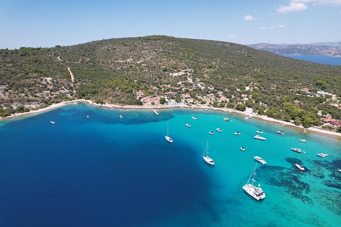 Full Day Boat Tour, Blue Lagoon and Šolta with lunch&drinks - Boat comfort on a long day: shaded decks, toilets, and bench seating