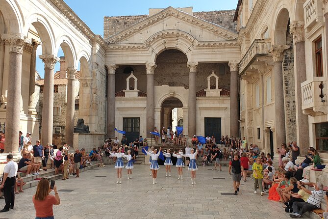 Game Of Thrones Split Walking Tour - A quick Roman pause: learning the temple of Jupiter context