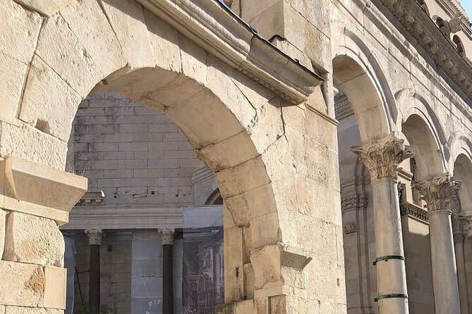 History & Cultural Walking Tour of Split and Diocletian's Palace - Stop 5: Riva Harbor and the bronze model of the palace