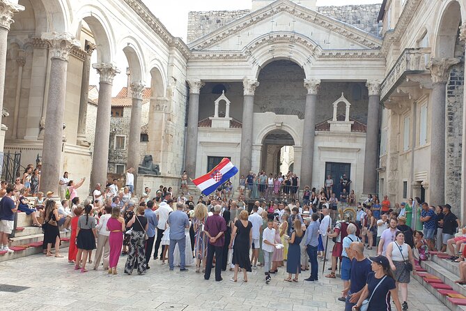 History Split Walking Tour in French -Small group - Fruit’s Square (Trg Brace Radic): Venice, plus Marko Marulić