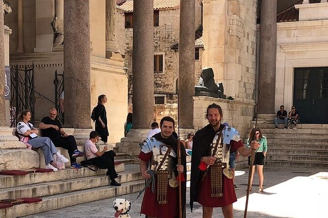 History Split Walking Tour in French -Small group - French language: what to expect and how to get the most out of it