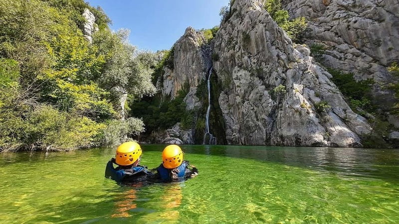 Iz Omisa/Zadvarija: Extremni Canyoning na rijeci Cetini - Key things to know before you go