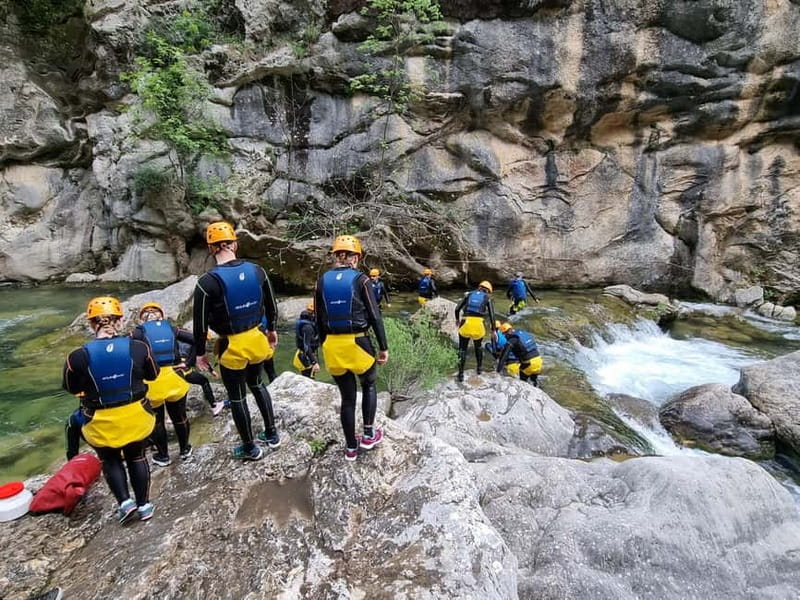 Iz Omisa/Zadvarija: Extremni Canyoning na rijeci Cetini - Booking choice: extreme canyoning basics vs the 55m cliff line