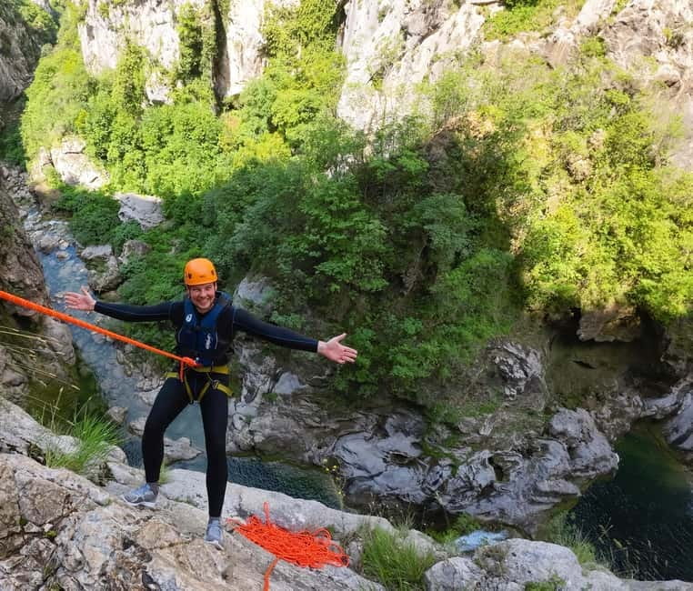 Iz Omisa/Zadvarija: Extremni Canyoning na rijeci Cetini - Cetina canyoning: swimming, hiking, slides, and tunnel views
