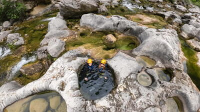 Iz Omisa/Zadvarija: Extremni Canyoning na rijeci Cetini - Gear check: 5mm neoprene, harness, helmet, and a safety mindset