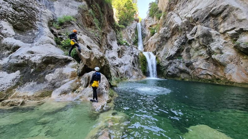 Iz Omisa/Zadvarija: Extremni Canyoning na rijeci Cetini - The optional extreme challenge: 55m cliff abseil next to Gubavica