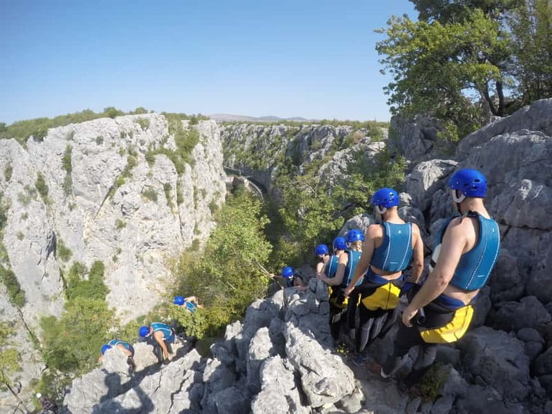Iz Omisa/Zadvarija: Extremni Canyoning na rijeci Cetini - Where the route leads: reunion points and the Kraljevac finish