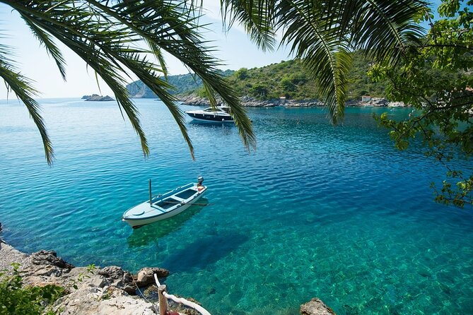 Private boat tour for small groups to Blue Lagoon and Solta Island - Maslinica coffee stop: the small timing that keeps the day fun