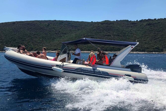 Private boat tour to Blue Lagoon & 4 Islands - Maslinica on Šolta: small port vibes and a calmer rhythm