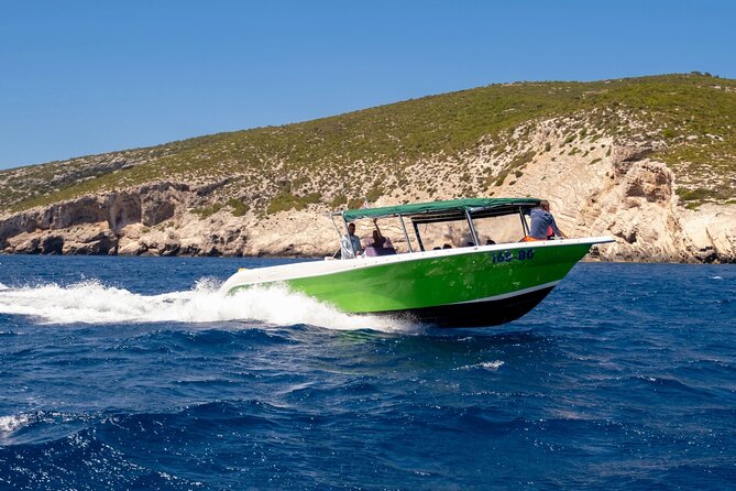 Private boat transfer Split/ Split airport - Hvar - Arriving at Hvar Town: Right to the Port