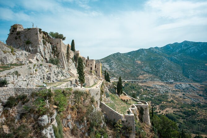 Private day tour to Krka Waterfalls, Primosten & Trogir - Comfort on the road: WiFi, water, and your driver-guide’s role