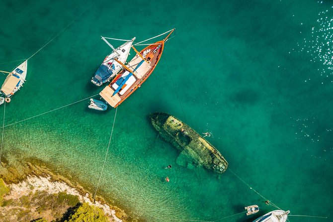 Private Full-Day Croatian Islands Boat Tour from Trogir - Stomorska lunch at Restoran Turanj: where you recharge