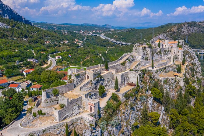 Private Half-Day Klis Tour with Salona and Trogir - Private Transportation Value: Wi‑Fi, Water, Ponchos, and the Comfort Factor
