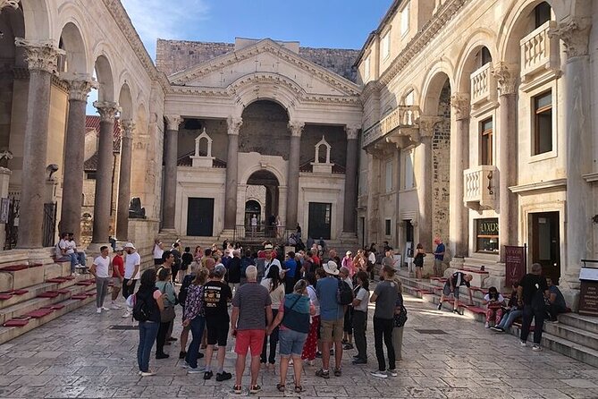 Private History Split Walking Tour in Spanish - Language, guide quality, and why the $63.05 price can make sense