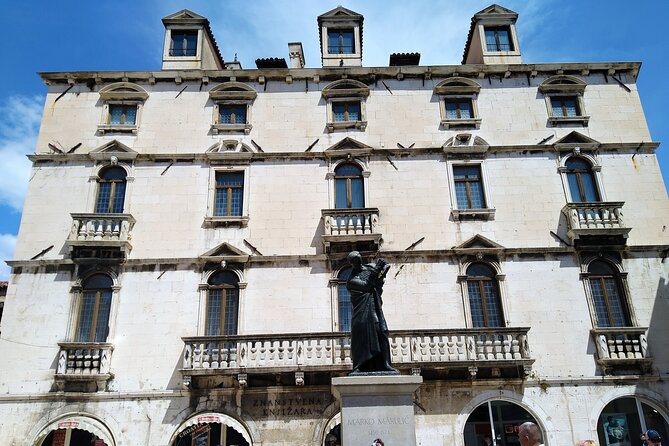 Private History tour - small group - Fruit’s Square (Trg Brace Radic): picturesque outside the palace walls