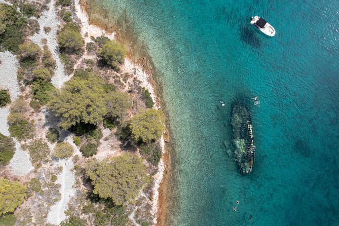 Private speedboat custome-made tour / from Trogir and Split - Lunch strategy: plan for a tavern stop, not a quick snack
