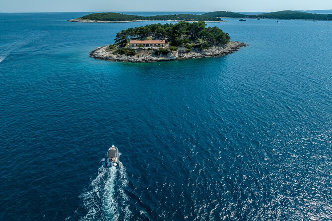 Private speedboat custome-made tour / from Trogir and Split - Boat comfort and safety: what you’re really paying for