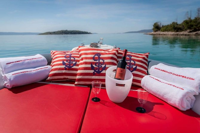 Private speedboat tour to Blue cave, Vis and Hvar - 6 key things you’ll notice fast