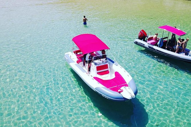 Private speedboat tour to Blue cave, Vis and Hvar - Entering Blue Cave with the right light (the real trick)