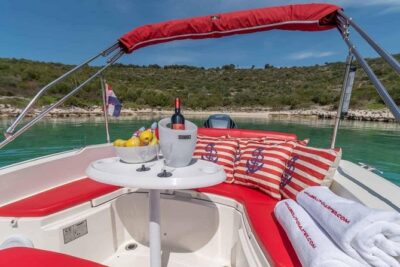 Private speedboat tour to Blue cave, Vis and Hvar - Vis fishing vibes at Komiža, then Stiniva’s postcard bay