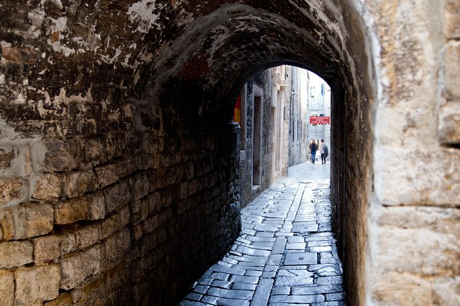 Private Split Walking Tour with Cathedral Entrance - Beyond the Cathedral: Jupiter Temple Passing Moment