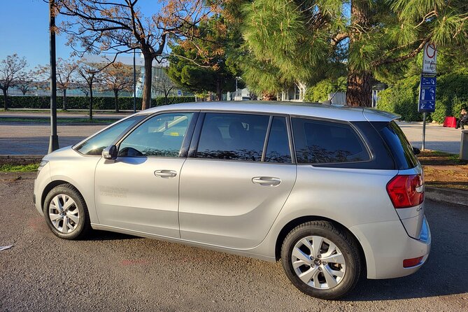 Private taxi transfer from Split to Split airport - Air-conditioned ride comfort that’s really about timing