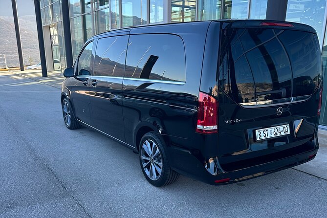 Private transfer from Split airport to Split, 1-7 person - Finding your driver at Split Airport, even if your flight changes