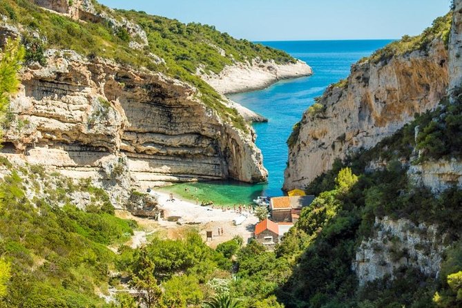 Rent a Speed Boat from Split – Discover Hidden Beaches & Islands - Drvenik: A Helpful Option for Smaller, Flexible Stops