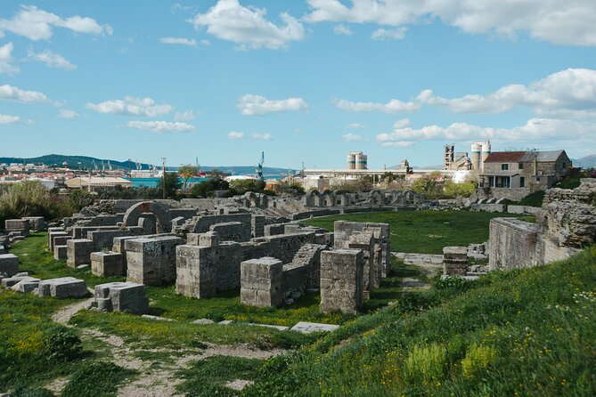 Salona & Amphitheater - Private guided tour - Admission incl. - Porta Caesarea and the ruts: the Roman road details you can still spot