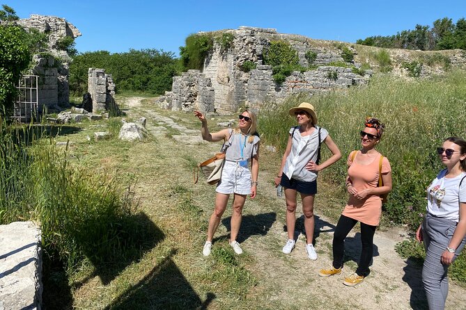 Salona & Amphitheater - Private guided tour - Admission incl. - From sarcophagi to Kapljuc: getting toward the amphitheater with a purpose