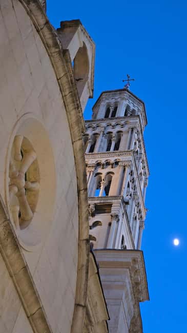 Split and Diocletian's Palace walking tour with a local guid - Finding the Right Entrance on the Riva (Promenade)