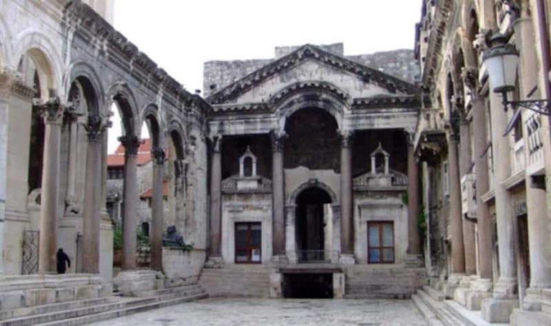 Split and Salona Cultural Heritage Day Tour from Trogir - Peristil, Golden Gate, and the palace structure: how the route teaches you the city