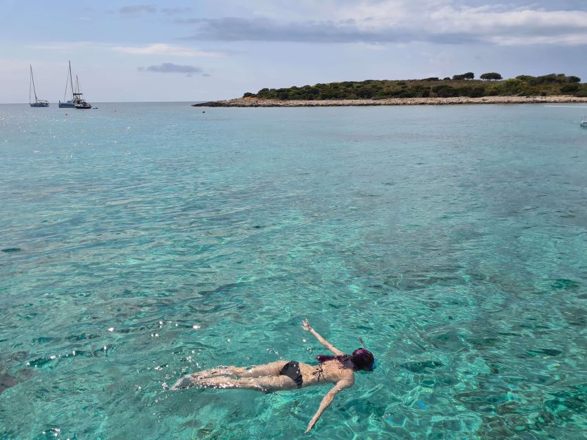 Split: Bisevo, Vis, and Hvar Boat Tour with Snorkel Stops - Hvar town time: lunch, old streets, and Fortica views if you want them